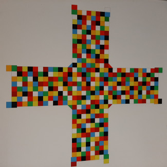 Altarkreuz der Thomaskirche als konkrete Kunst in bunten Farben von Achim Werner
